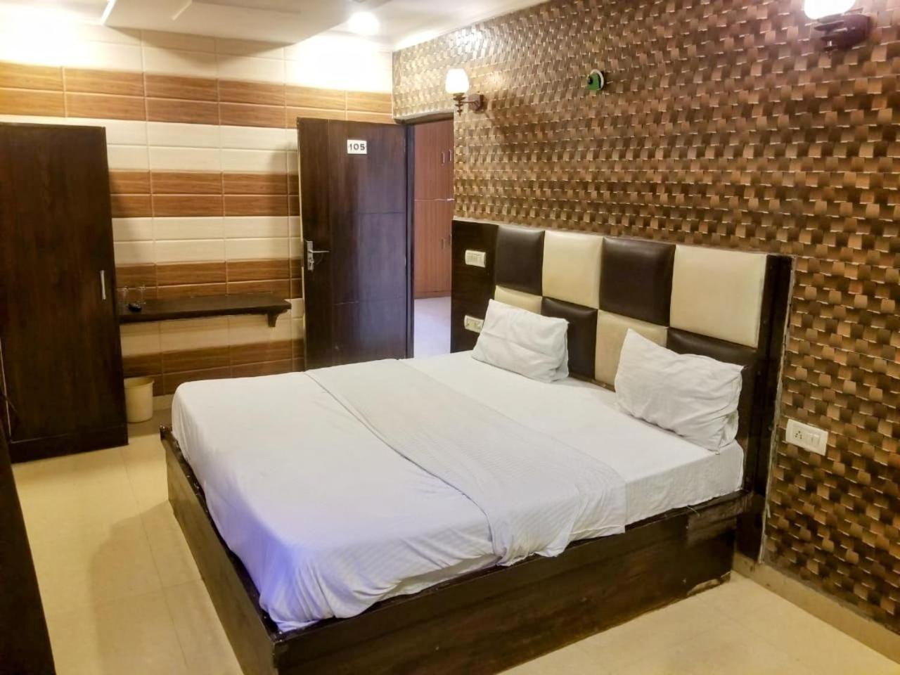 Townhouse 03 Hotel Agra  Ngoại thất bức ảnh